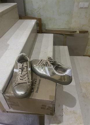 Кросівки. відмінна якість. зручні