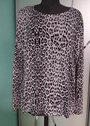 Джемпер жіночий в анімалістичний принт  оверсайз