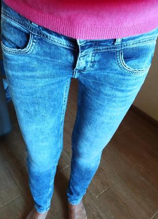 Джинсы фирменные бёдра 90 см7 фото
