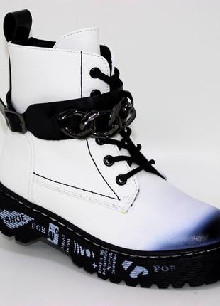 Дитячі стильні високі черевики для дівчинки з пряжкою білий