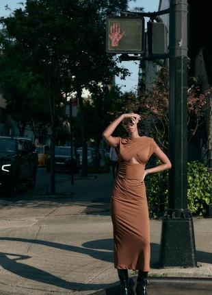 Драпірована коричнева сукня міді zara new