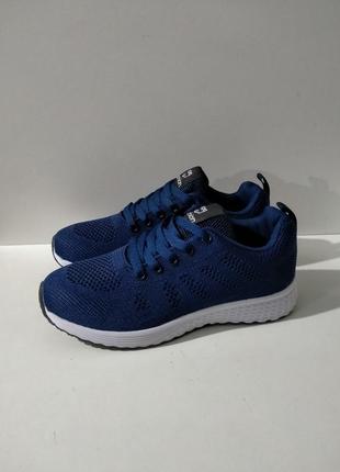 Кросівки унісекс,сині,на шнурках.х-9475.
розміри:36;37;39;40.
ціна -750грн
