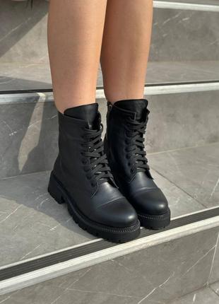 Черевики жіночі на шнурівці