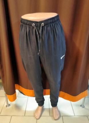 Спортивные штаны,черные, на манжете.и-6108.
размеры:м-3xl.
цена -420грн