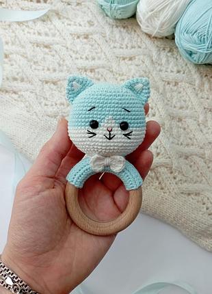 Вязаная погремушка котик, кошечка, первая игрушка