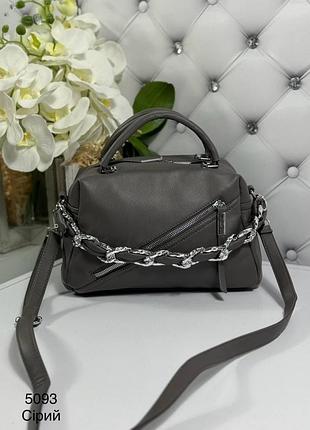 Стильная женская сумка среднего размера серая