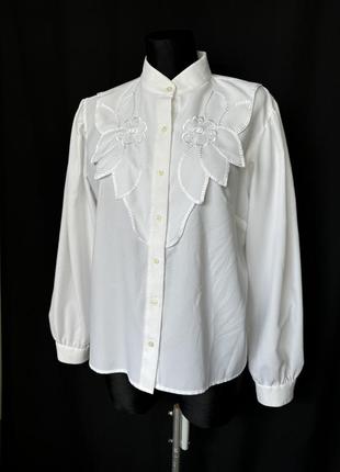 Белая блуза винтаж воротник стойка жебо цветы нежная рубашка