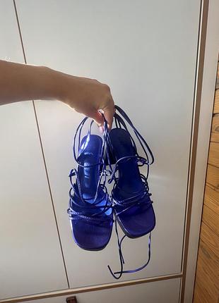 Босоножки на завязках