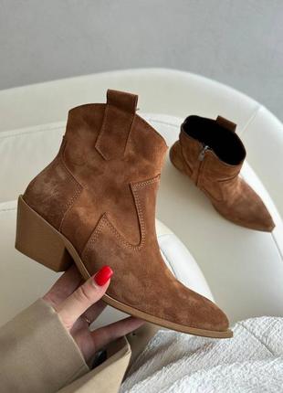 Замшеві короткі черевики козаки