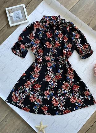Сукня з квітковим принтом
