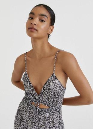 Лёгкий брючный комбинезон с кюлотами в цветочный принт pull & bear