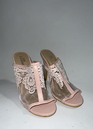 Жіночі туфлі