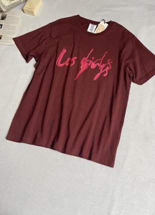 Бордовая футболка с надписью "les girls les boys” размер xl. новая натуральная ткань3 фото