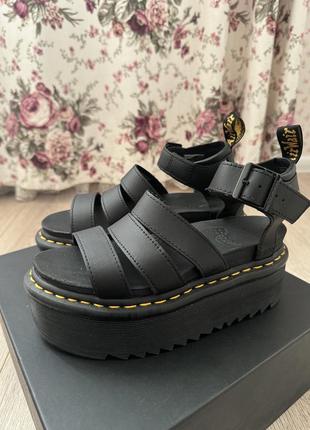 Босоніжки dr. martens