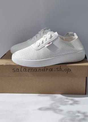 Великолепные удобные универсальные белые мокасины