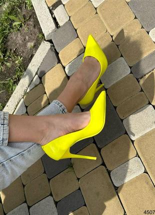 Туфлі неон жовті на шпильках