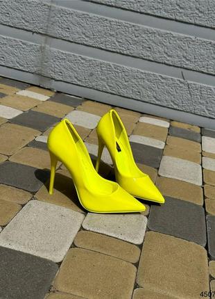 Туфли неон желтые на шпильках6 фото