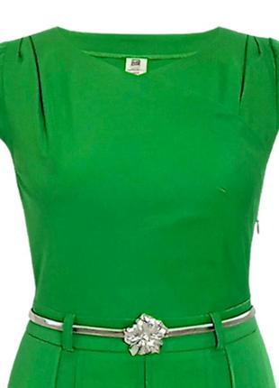 Оригинальное зеленое платье со складами и металлическим пояском – пружиной2 фото