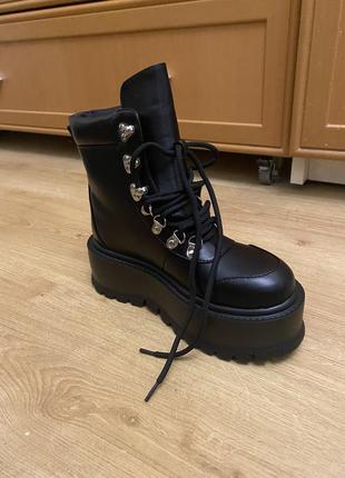 Koi footwear hydra all black matrix platform boots2 фото