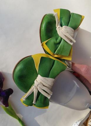 Милі симпатичні оригінальні зелені шкіряні італійські балетки туфельки6 фото