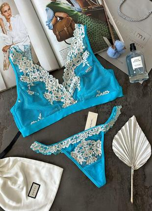 Красивый комплект белья intimissimi