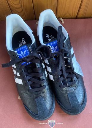 Кросівки   фірми. adidas