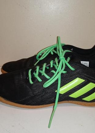Брендовые футзалки adidas.