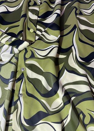 Шикарна атласна сукня міді в абстрактний принт бренду y.a.s2 фото