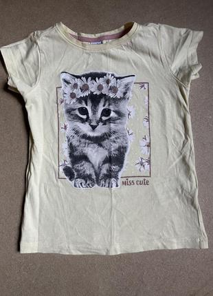 Красива футболка для маленьких любителів котів.