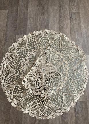 Салфетка вязаная бежевая на круглый стол