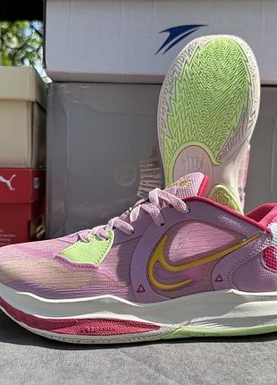 Баскетбольні кросівки nike kyrie low 5