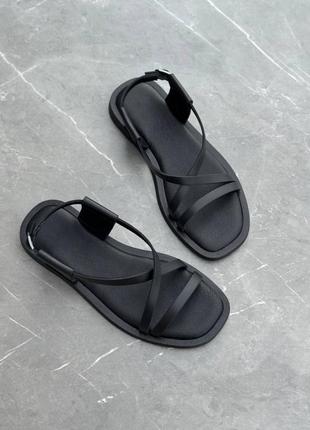 Жіночі босоніжки чорні шкіряні