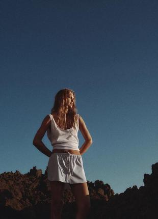 Вільна біла майка zara біла майка оверсайз zara бавовняна біла майка з відкритою спиною напівпрозора майка що просвічує2 фото