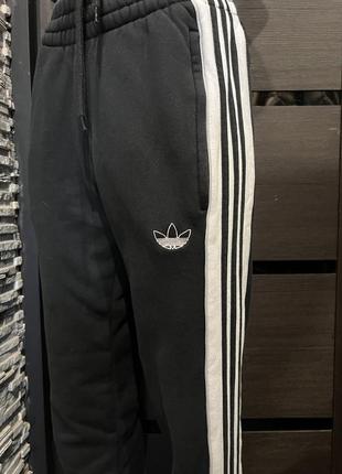 Спортивные штаны adidas