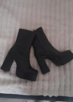 Жіночі ботильйони на товстому каблукові