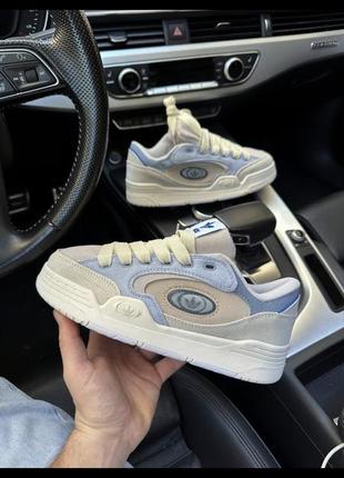 Adi2000 beige/blue