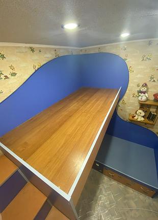 Двухъярусная кровать-детская