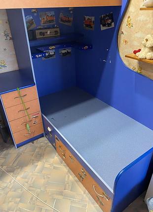 Двухъярусная кровать-детская
