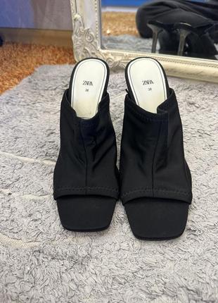 Босоніжки zara