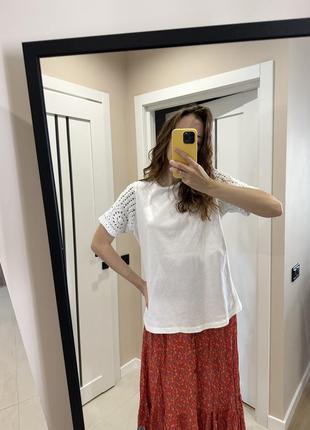 Футболка біла з вʼязаними рукавами