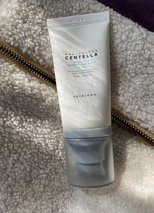 Солнцезащитная сыворотка skin1004 madagascar centella hyalu-cica water-fit sun serum spf50+ pa++++2 фото