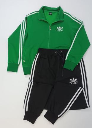 Жіночий спортивний костюм