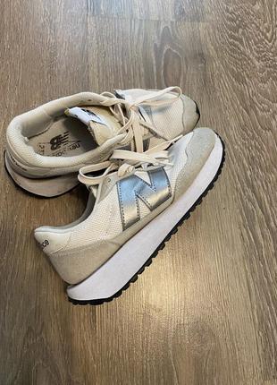 Жіночі кросівки new balance 237