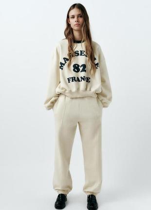 Трендовый спортивный костюм свитшот джоггеры с принтом zara