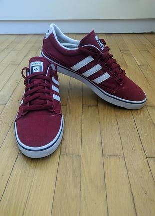 Кросівки низькі adidas (оригінал) бордові р.45 (29 см)