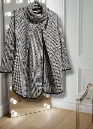 Італійське вовняне пальто букле new collection
