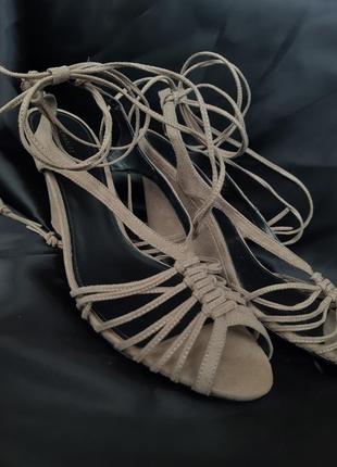 Босоножки charles & keith