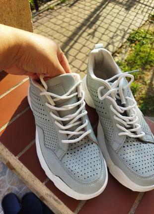 Кросівки черевики