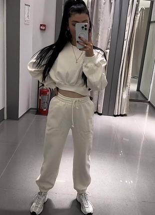 Шикарный спортивный костюм zara в молочном цвете, на флисе