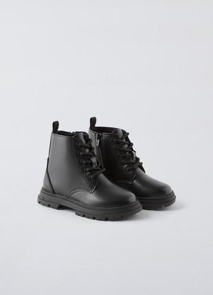 Ботинки черные на девочку со шнурками zara new